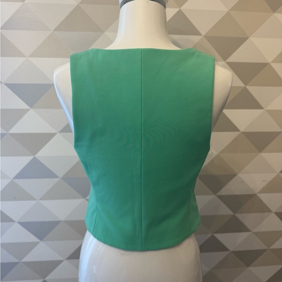 Express Button-Up Vest - Picture 4 of 7